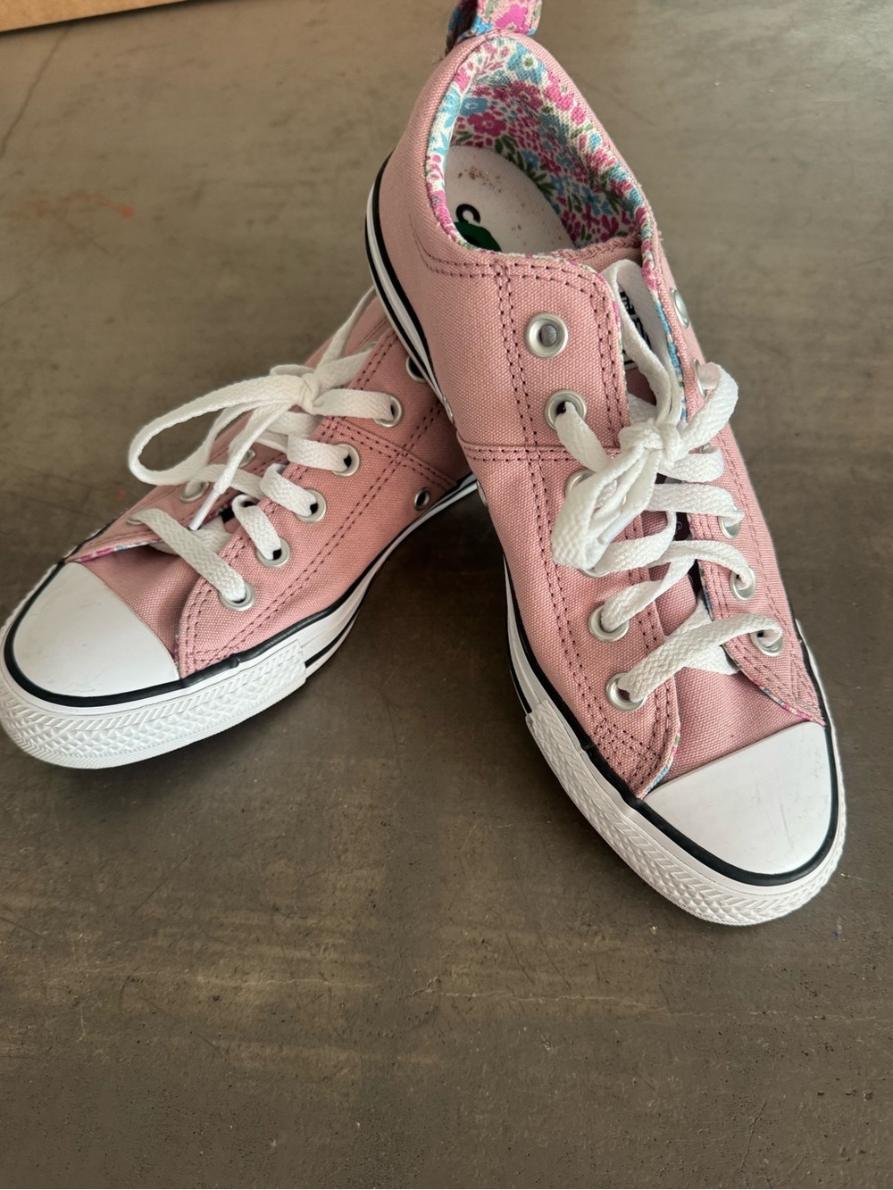 Converse Pink Canvas High-Top Sneakers with floral Accents🌸EXCELLENT CONDITION 🌸